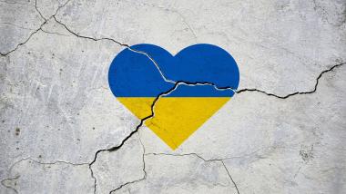 Herz in den Farben der ukrainischen Flagge